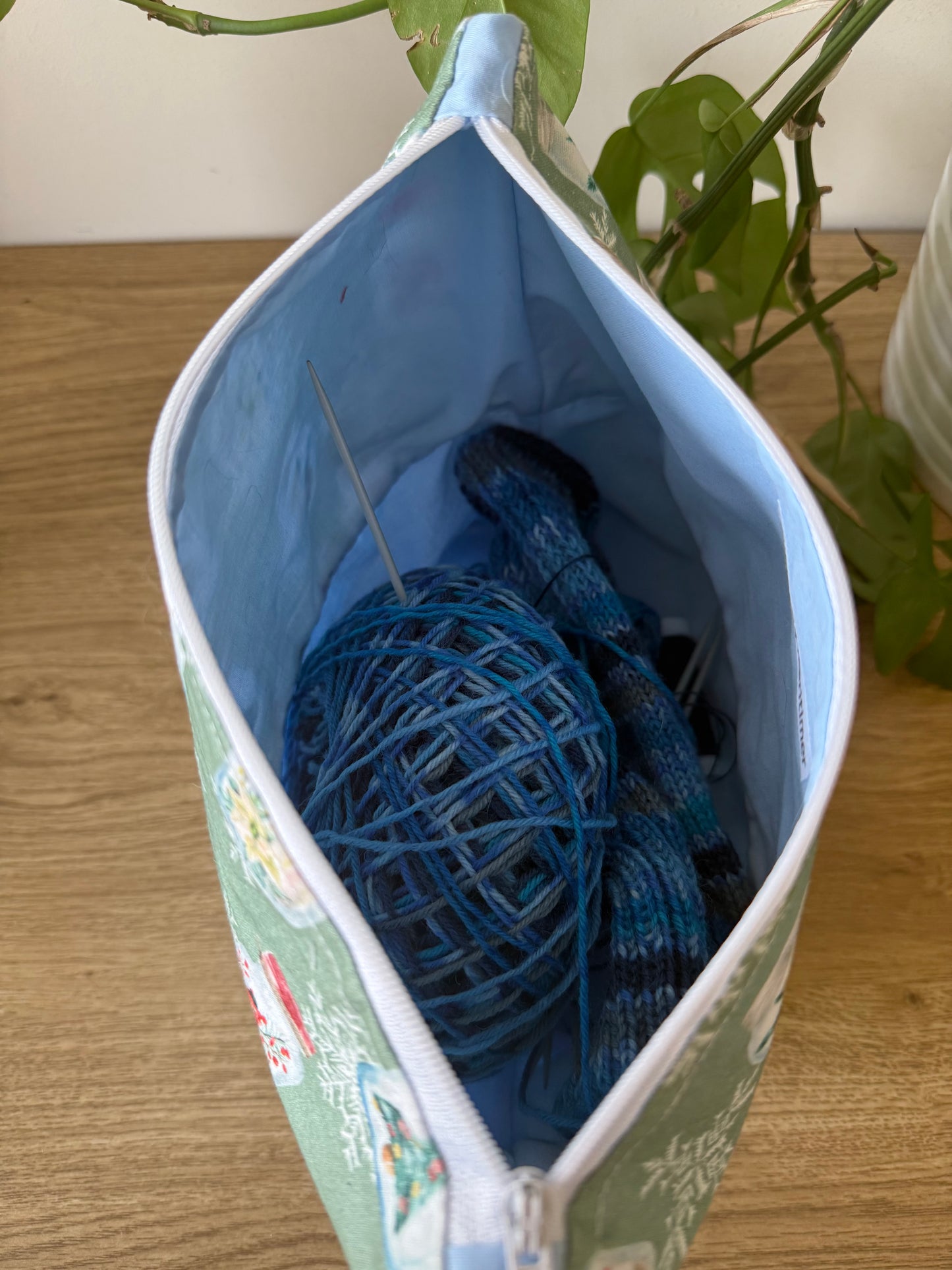 Green Winter Maker's Bag